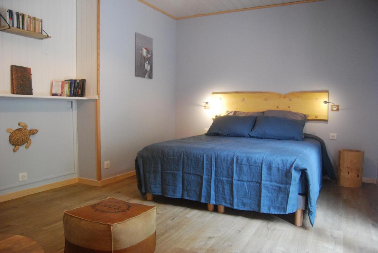 Au Son De L Angelus Bed & Breakfast Moncrabeau ภายนอก รูปภาพ