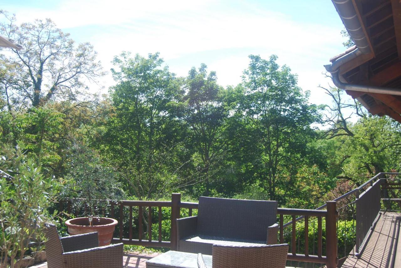 Au Son De L Angelus Bed & Breakfast Moncrabeau ภายนอก รูปภาพ